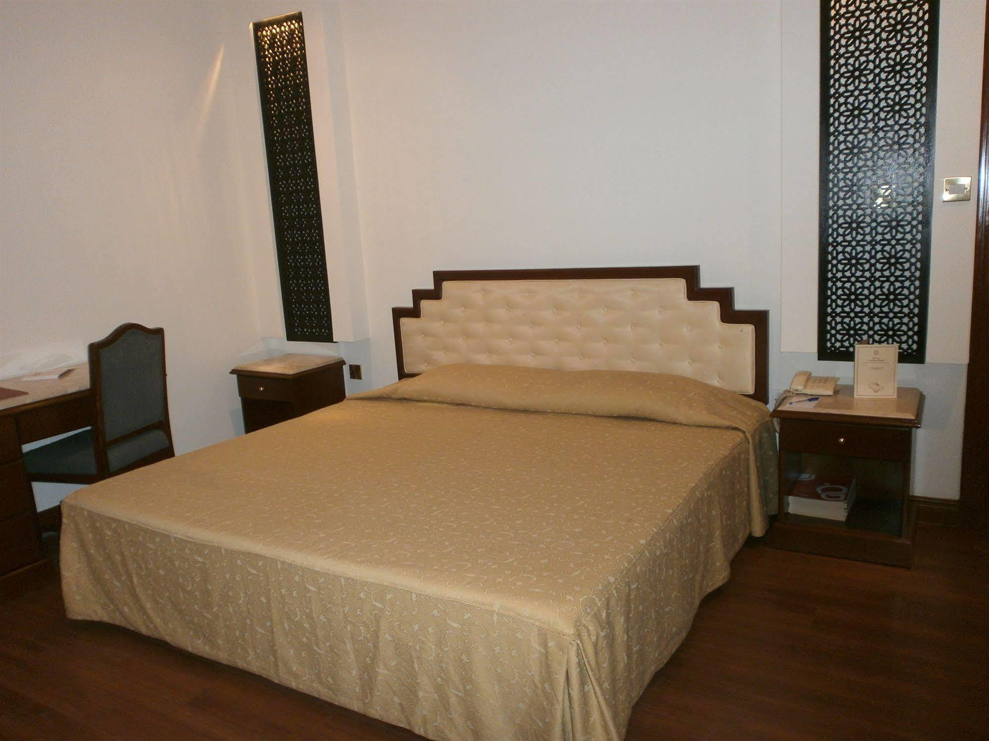 Bahrain Carlton Hotel Manama Eksteriør bilde